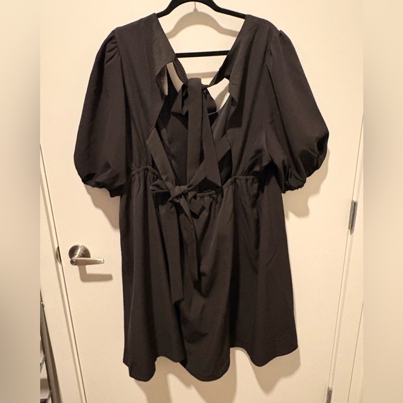 Hot Topic Black Babydoll Dress with Puff Sleeves & Back Tie Bows – NWT – Size 3X - Picture 2 of 2